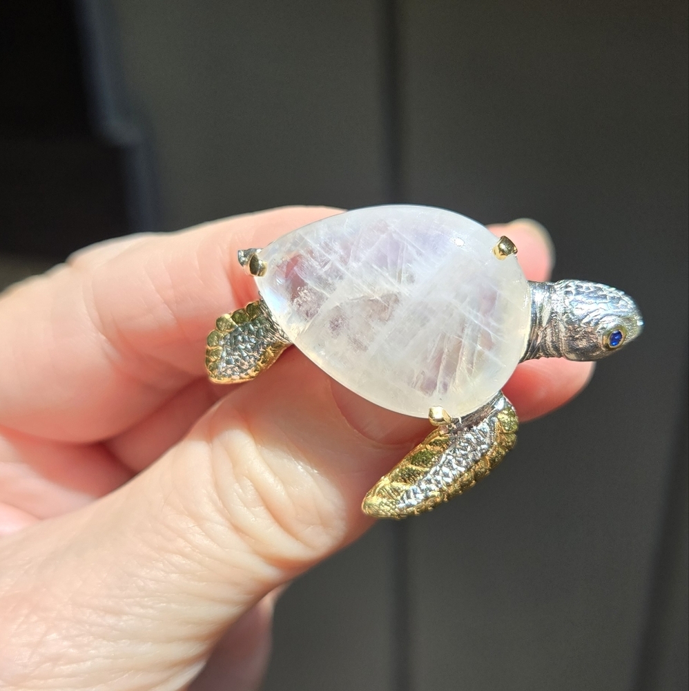 HOST PICK 🎉🎊 Moonstone 29k & Sapphire Sterling & gold sea turtle brooch NEW
